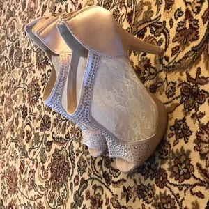 Beautiful dressy Sandals lace and stones